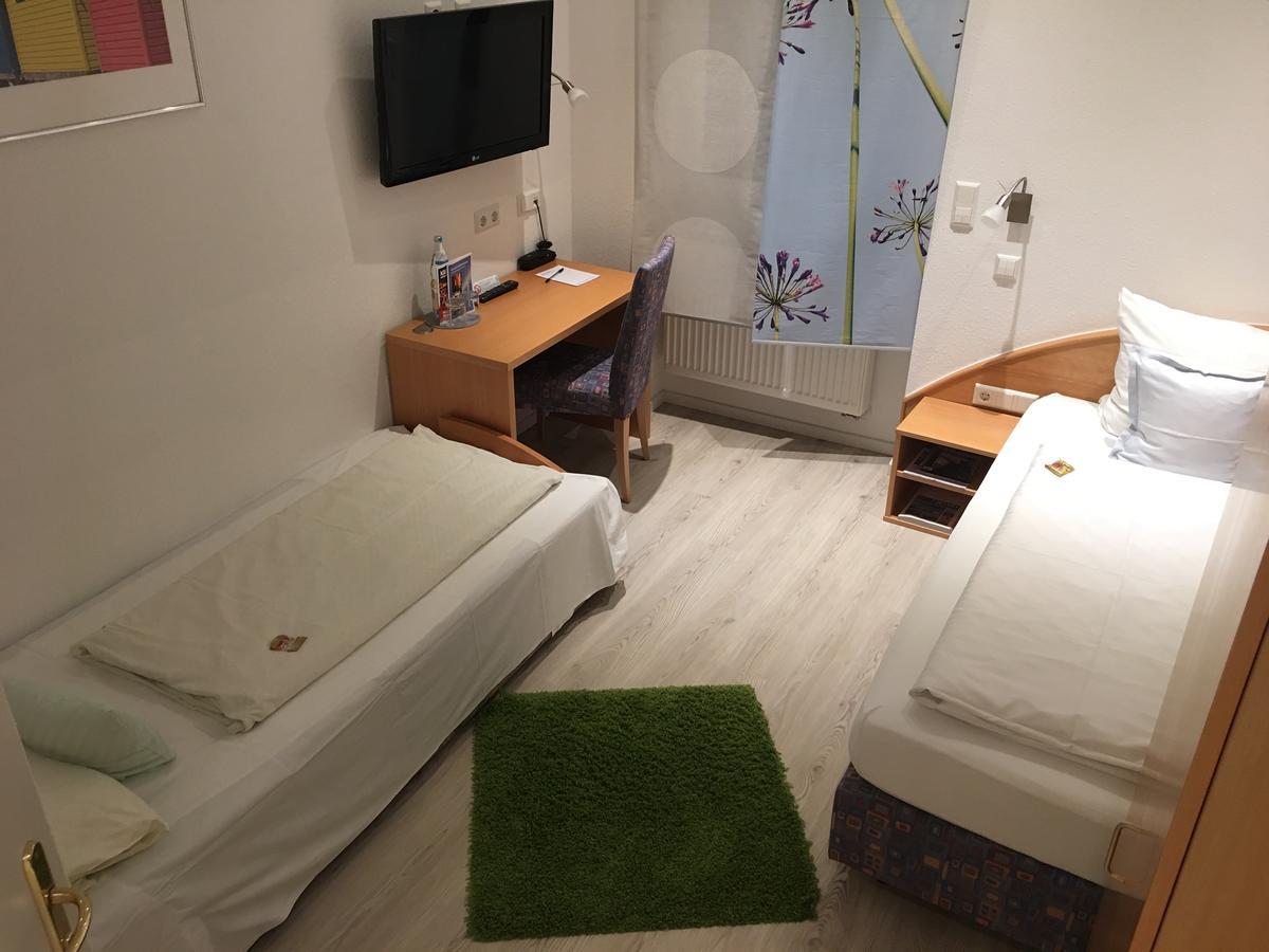 Hotel Barbarossa Karlsruhe Stadtmitte מראה חיצוני תמונה